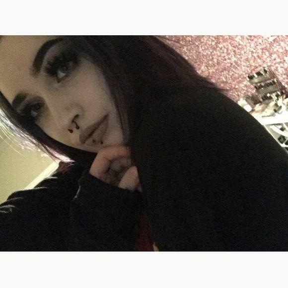 Meet your Posher, Alexandra - Picture 1 of 1